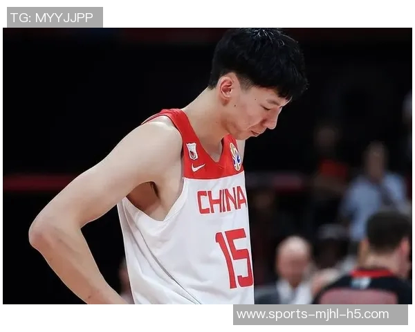 媒体人分析周琦单打风格对球队进攻流畅性的影响与战术调整建议